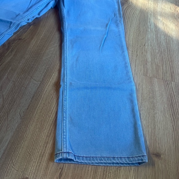 Tommy Bahama Relaxed Fit Blue Jeans - Picture 3 of 9